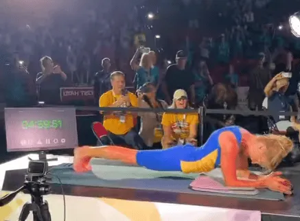 Alemã ou Canadense? Mulher de 61 anos quebra recorde mundial ao fazer prancha por cinco horas