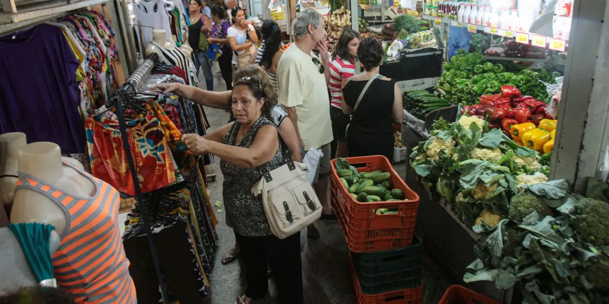 Estudo da USP aponta que cortes em auxílios sociais podem estrangular economia de cidades do interior