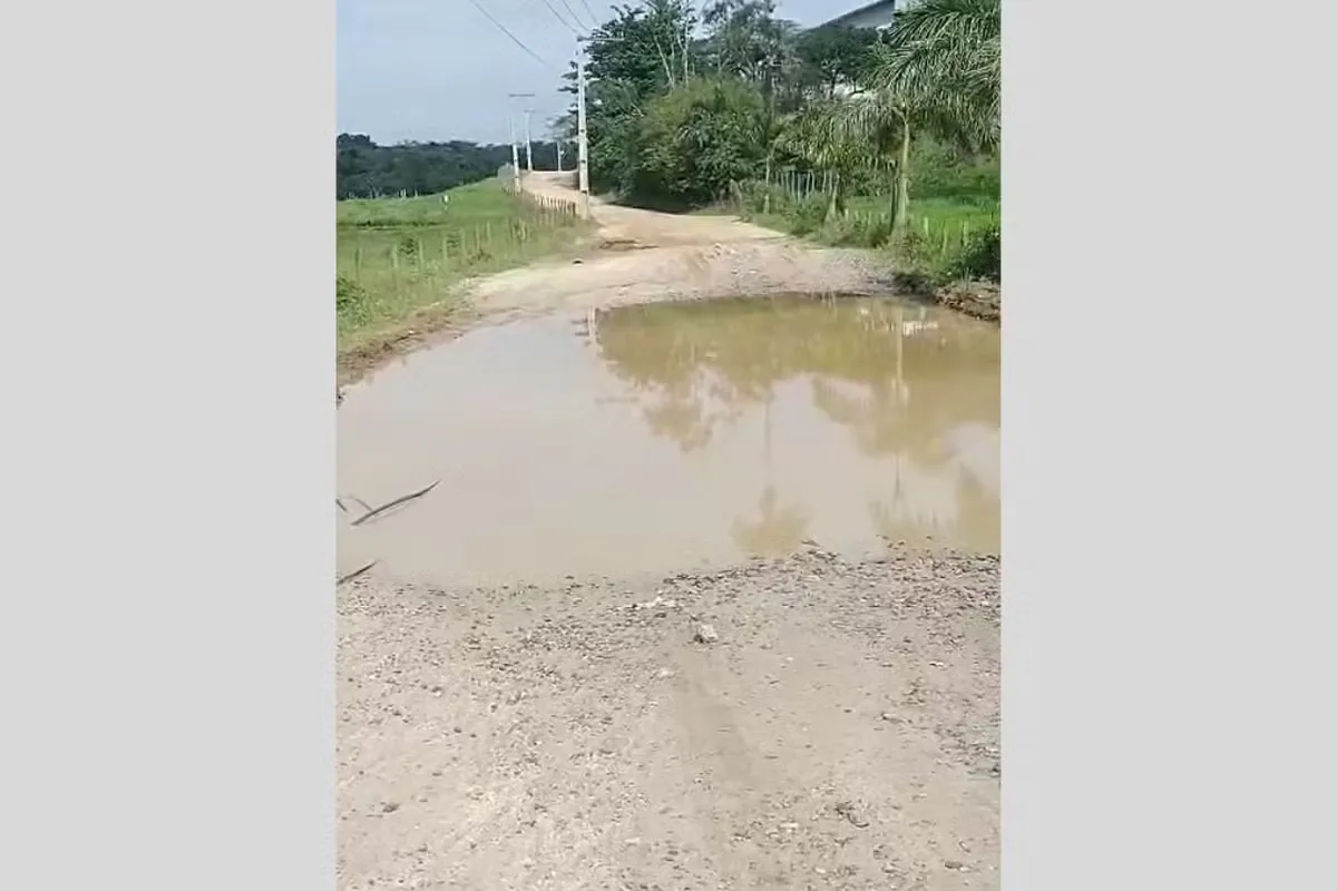 Condições precárias de estrada em São Pedro da Aldeia prejudicam transporte escolar