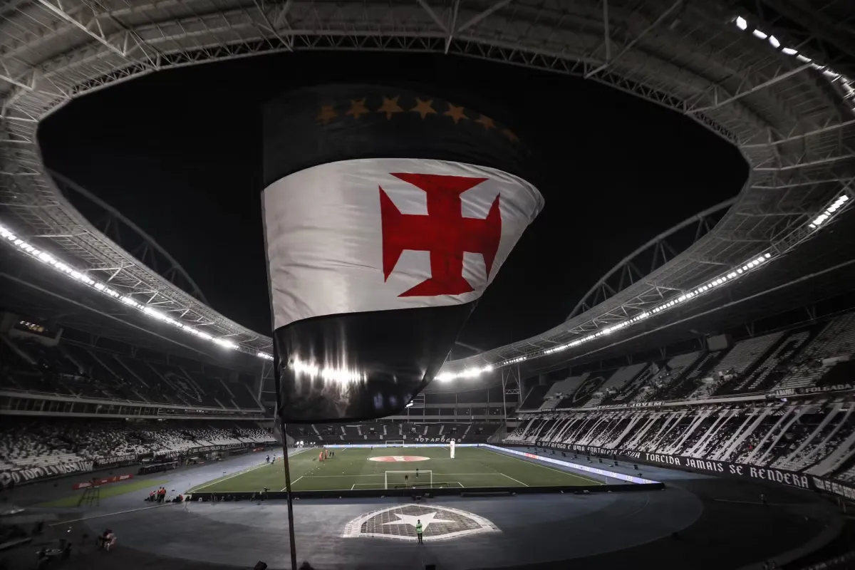 Vasco inicia venda de ingressos para clássico contra o Flamengo no Nilton Santos com divisão 90/10