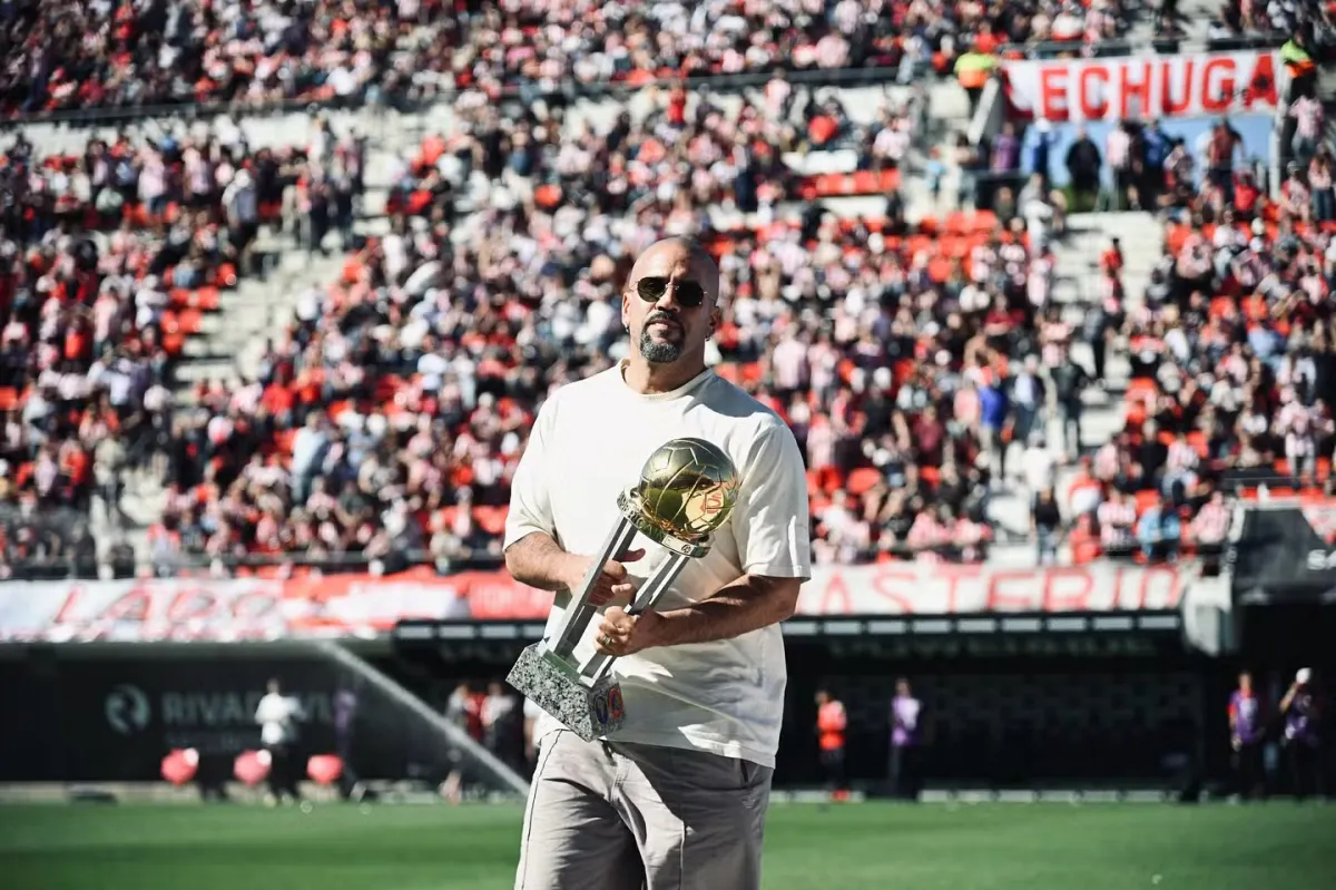 Presidente do Estudiantes afasta riscos e garante vaga na final da Libertadores diante de contestação do Flamengo