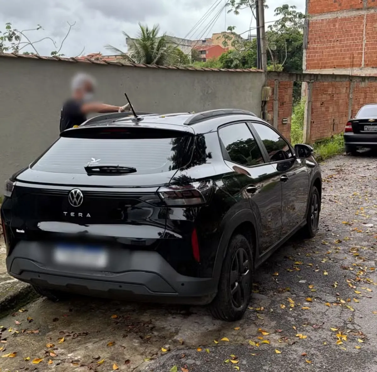 Investigação revela que mais de 20 criminosos usaram roupas táticas falsas em ataque armado em Volta Redonda